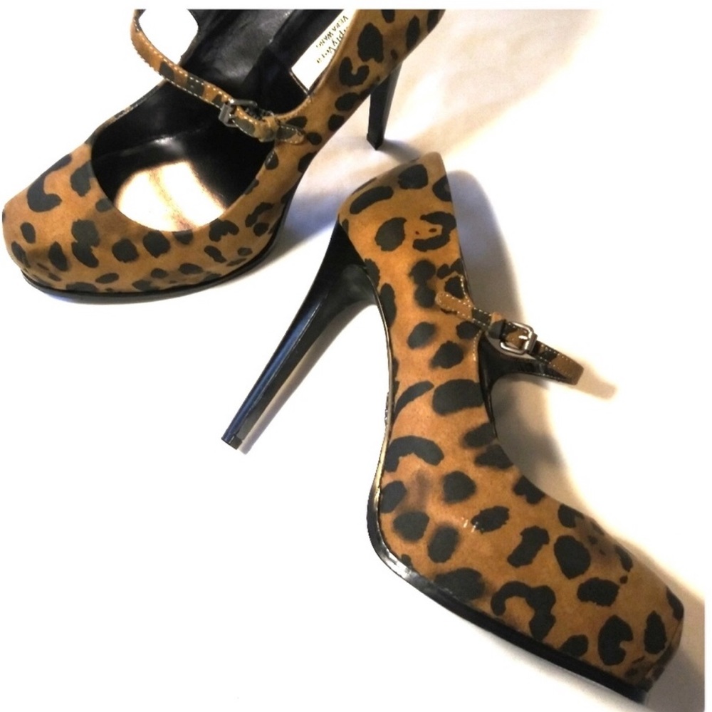 🖤Vera Wang Leopard Heels Size 8.5🖤